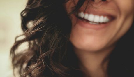 Czym jest abrazja zębów i jak się ją leczy?