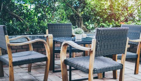 Krzesła Ogrodowe - 5 modnych trendów w projektowaniu ogrodu