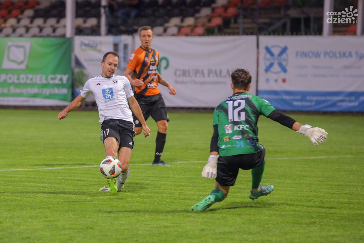 Przegrana piłkarzy KSZO w ostatnim spotkaniu sezonu na własnym stadionie