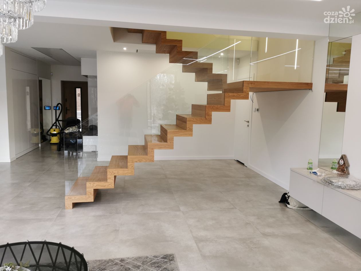 Schody drewniane na beton i na konstrukcji samonośnej - dywanowe i klasyczne