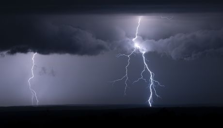 Burza nad Zamkiem w Szydłowie z Drona. Film robi wrażenie