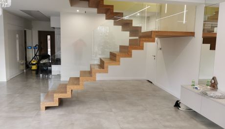 Schody drewniane na beton i na konstrukcji samonośnej - dywanowe i klasyczne