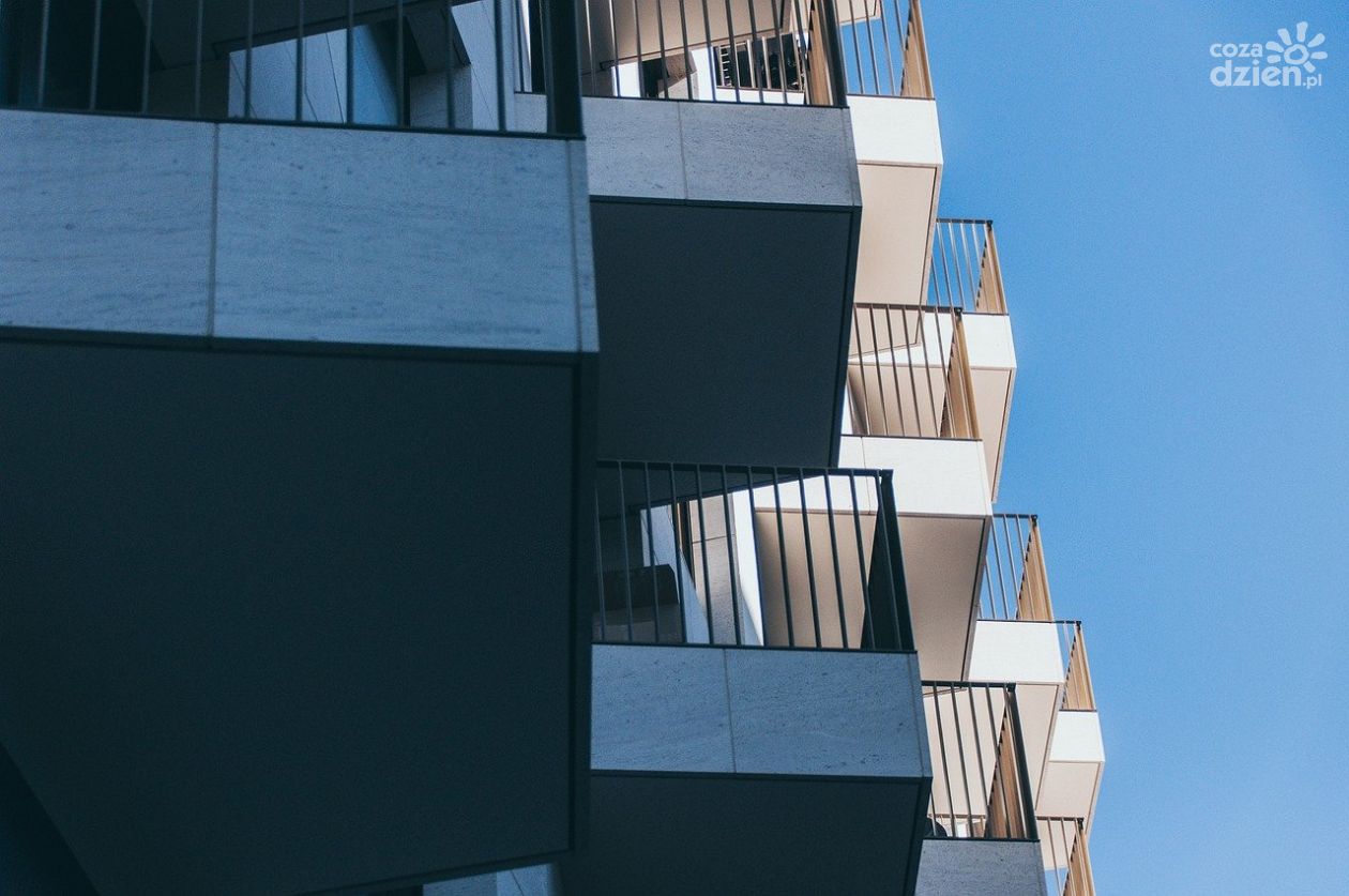 Jak wyczyścić balustrady balkonowe?