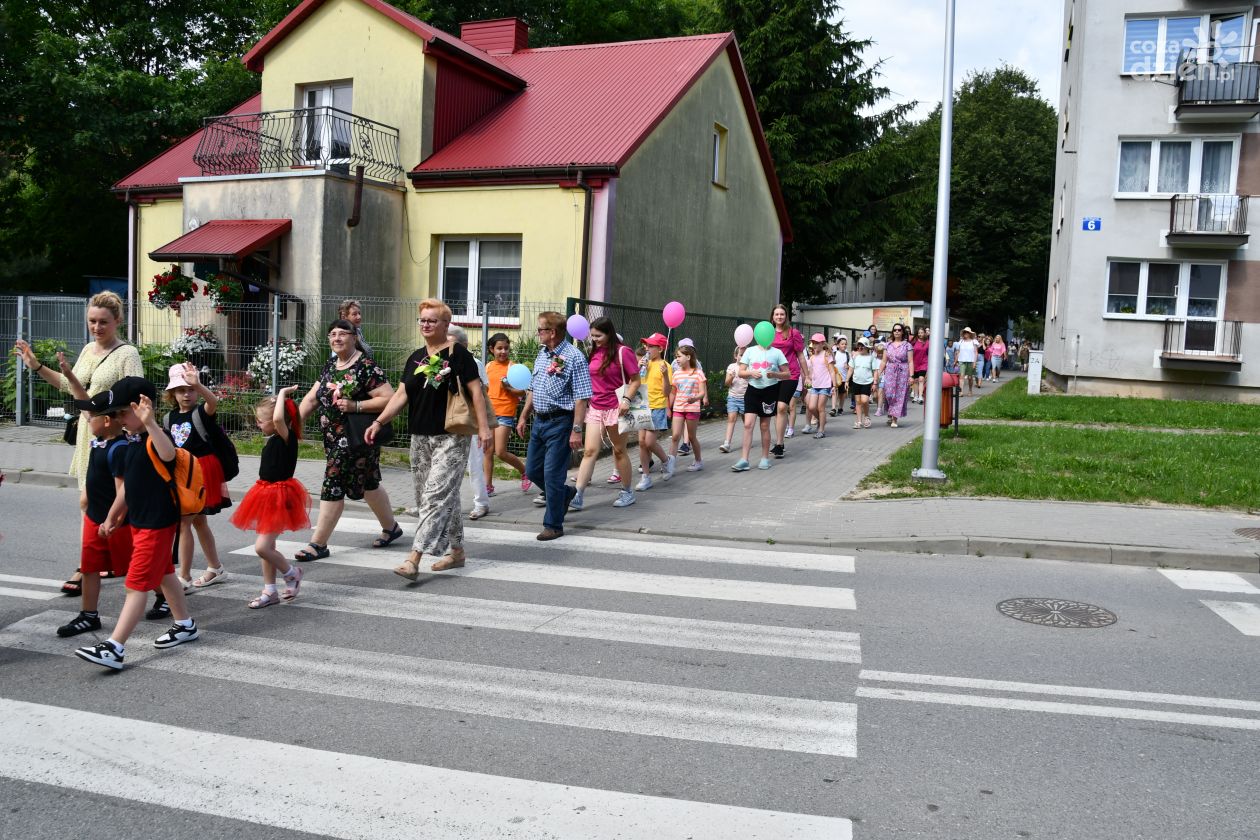 Taneczny Happening przemaszerował przez ulice Ożarowa