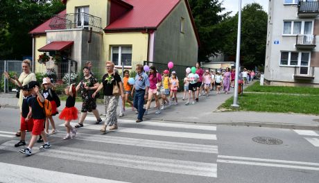 Taneczny Happening przemaszerował przez ulice Ożarowa