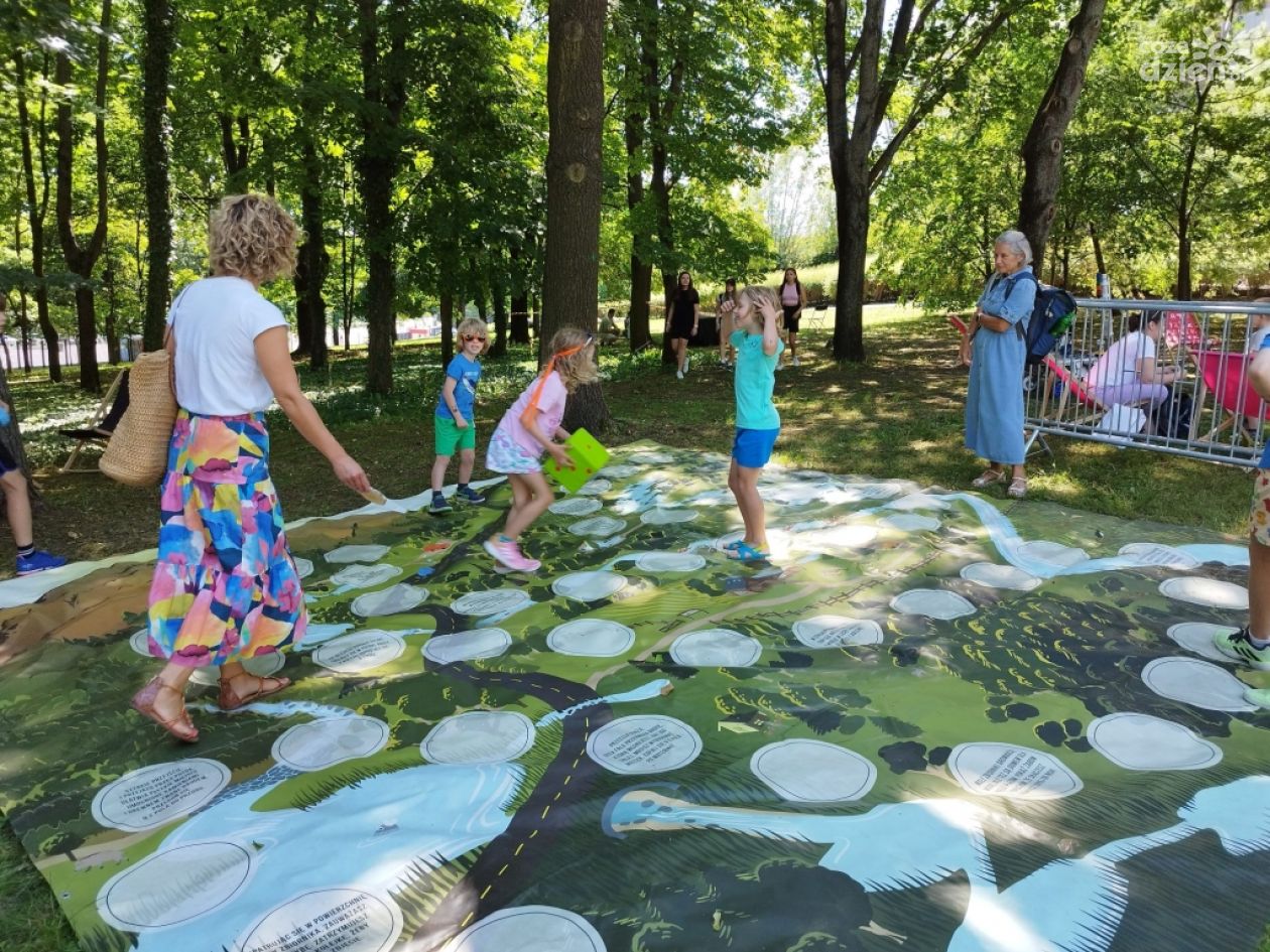 Tłumy na stoisku świętokrzyskich leśników na Pikniku Naukowym w Warszawie