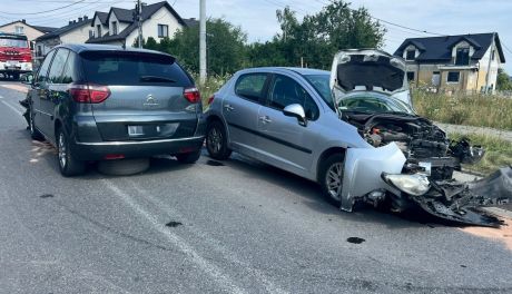 Czołowe zderzenie w Tokarni. Pięć osób w szpitalu