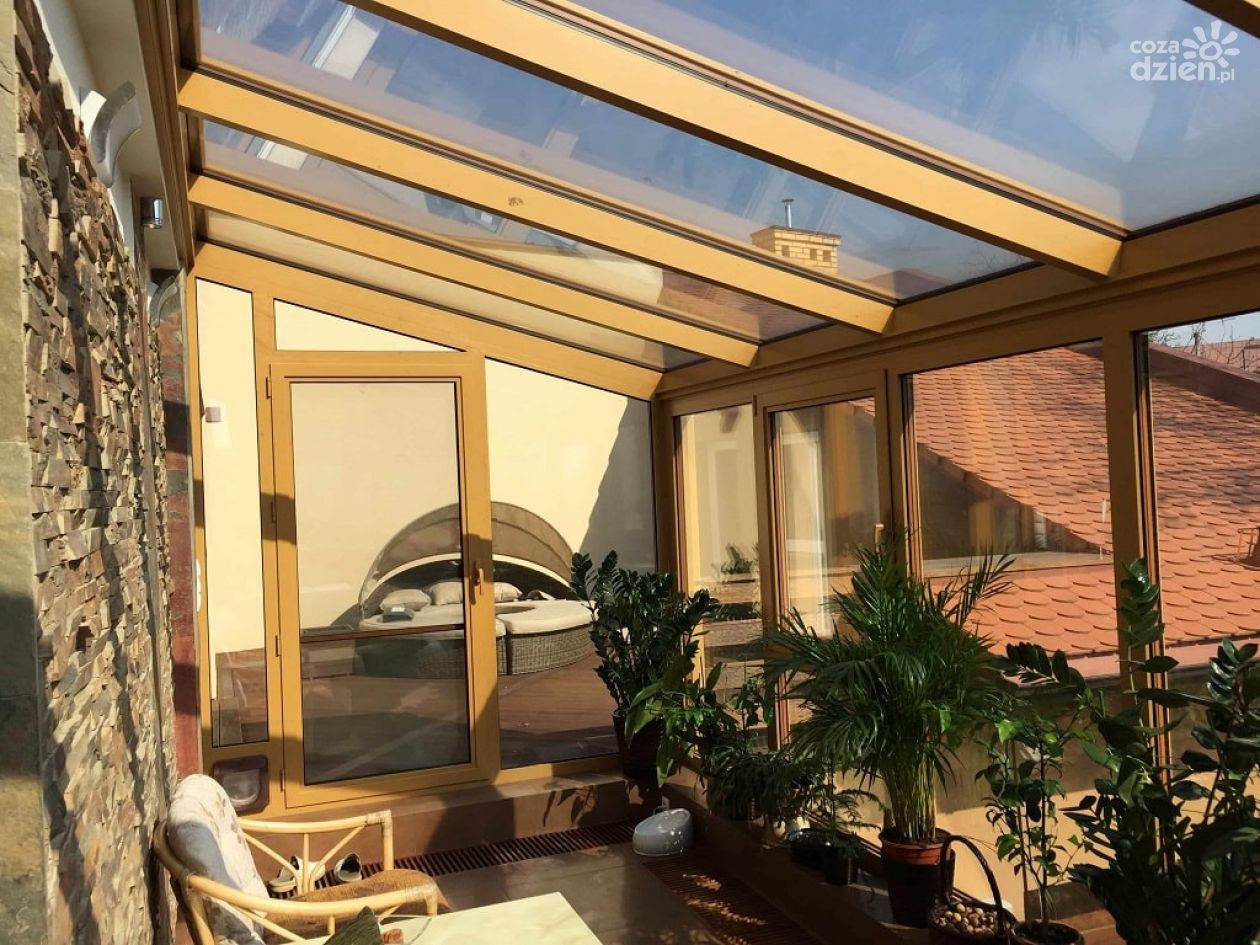 Rolety i żaluzje zewnętrzne do ogrodu zimowego - jak wybrać?