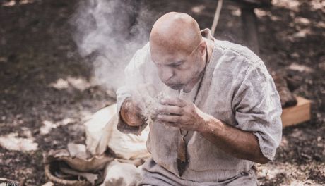 Powrót do epoki kamienia w muzeum i rezerwacie Krzemionki 