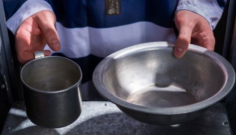 Jak wysyłać paczki żywnościowe i higieniczne do zakładu karnego i aresztu śledczego