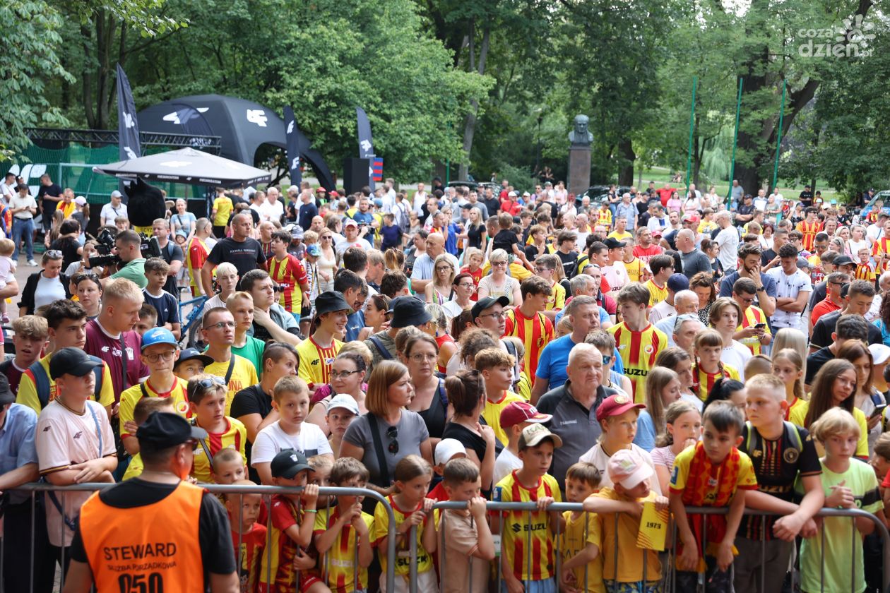 Tłumy na prezentacji piłkarzy Korony Kielce (galeria)