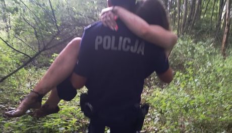 Policjanci ratują wystraszoną i zmęczoną 22-latkę