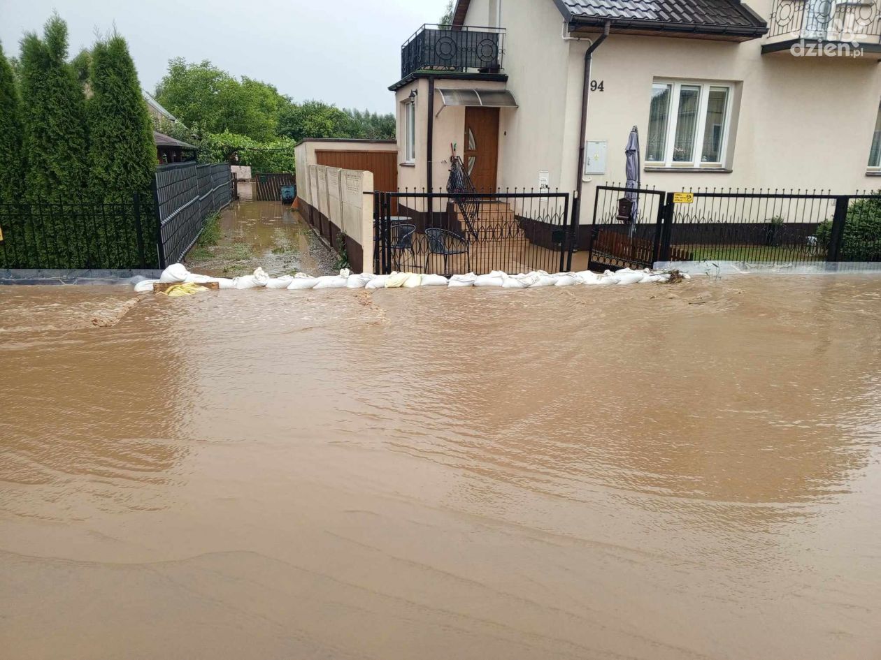 Pomoc dla powodzian z gminy Ćmielów przybiera nietypowe formy 