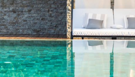 Jak szybko i skutecznie usunąć zieloną wodę z basenu?