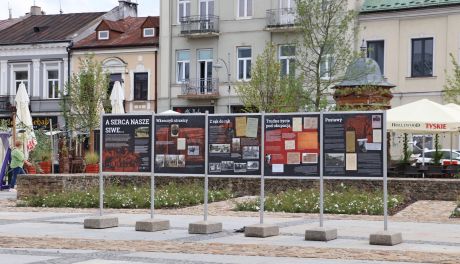 "A serca nasze siwe". Wystawa plenerowa na Rynku