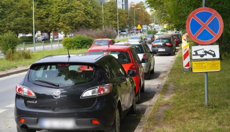 W weekend zakaz parkowania na ul. Bohaterów Warszawy. Drogowcy wyremontują nawierzchnię