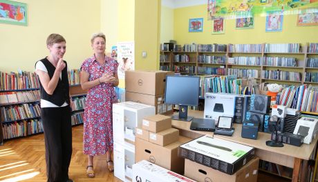 Nowe komputery i czytniki e-booków trafiły do miejskiej biblioteki