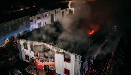 Pożar zakładów ZEMAX opanowany. Na miejscu nadal działa straż