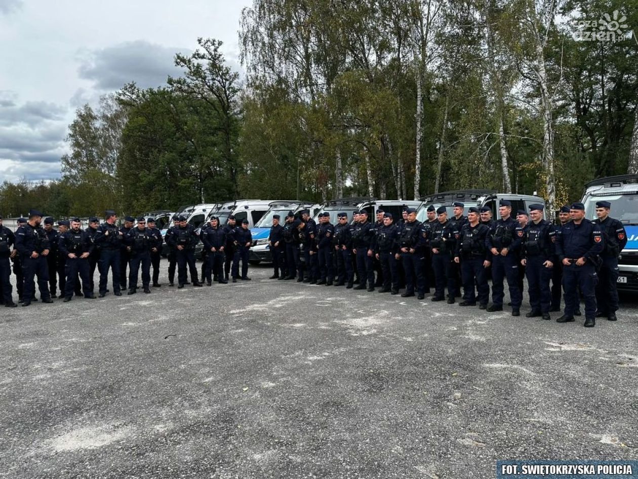 Policjanci z Kielc powrócili po trudnej misji w terenach dotkniętych powodzią