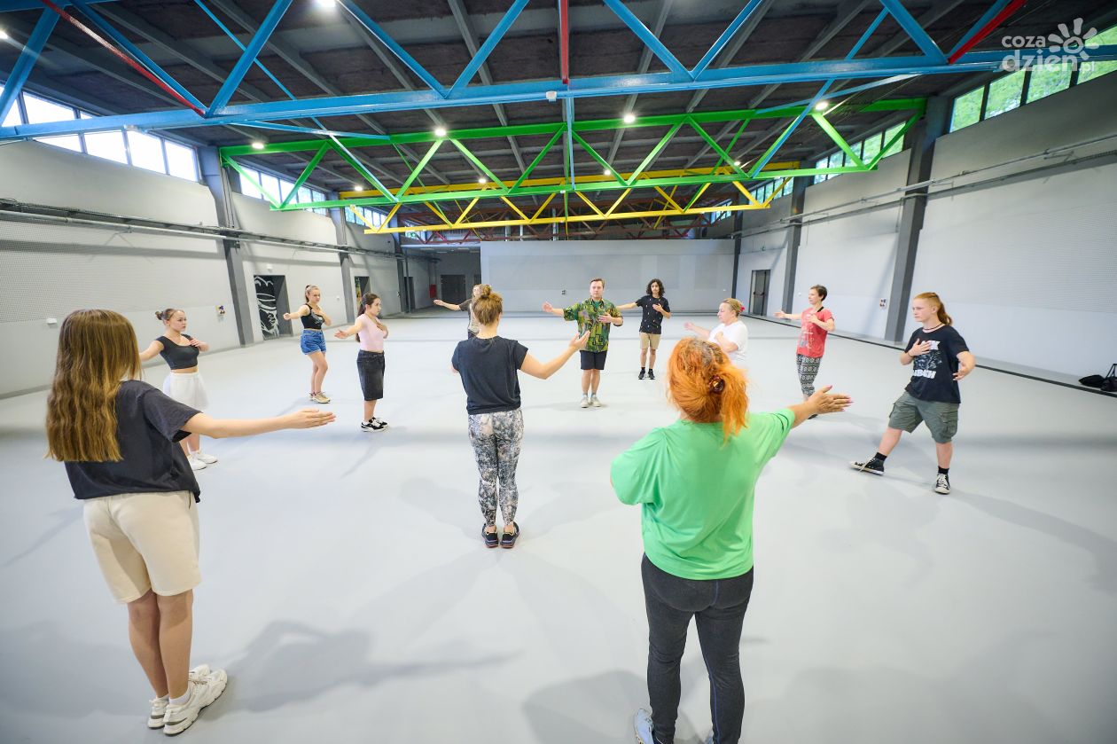 „Cena” - spektakl społeczny inspirowany książką Anny Bikont