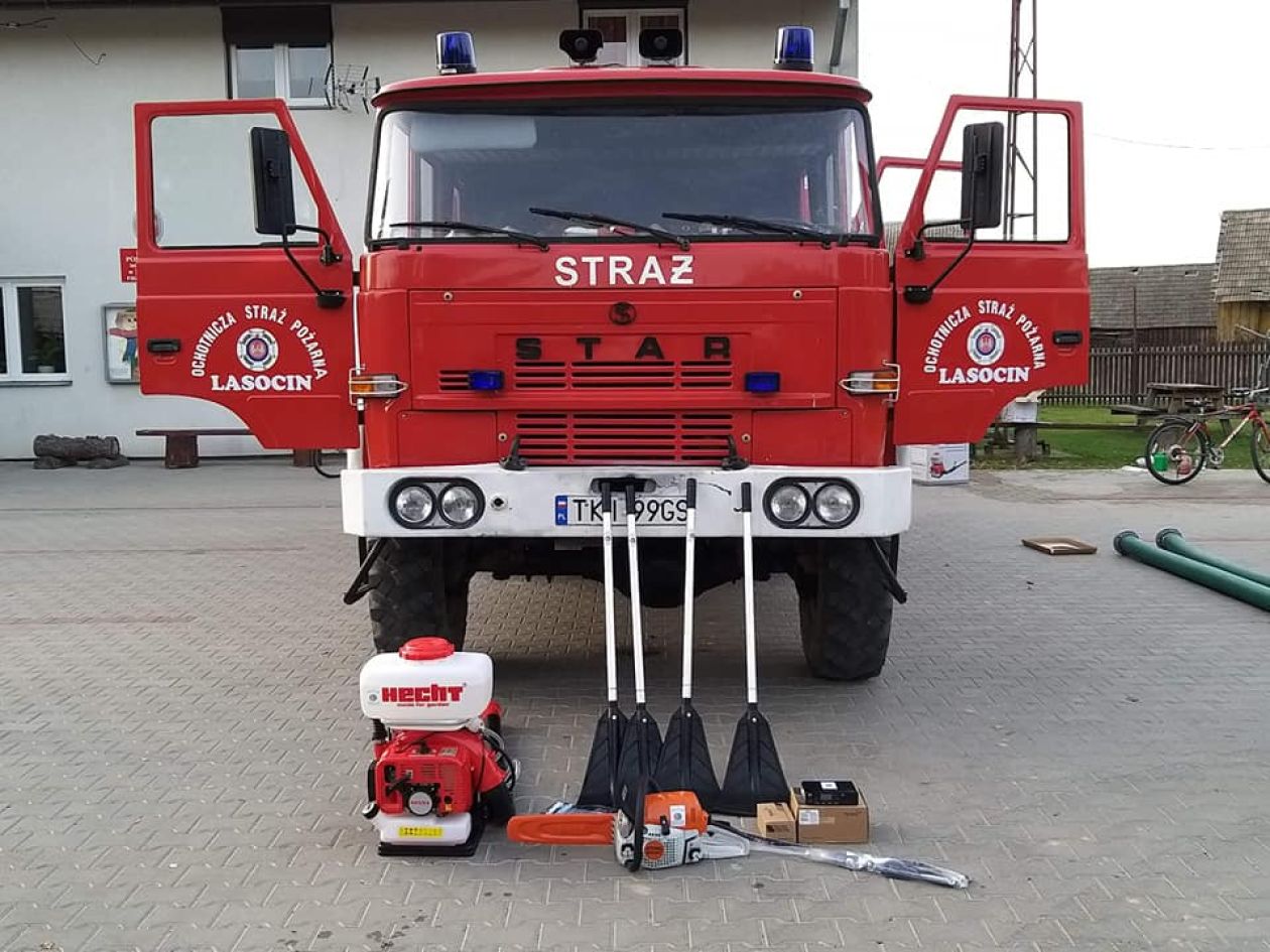 Strażacy z OSP w Lasocinie z nowym pojazdem 