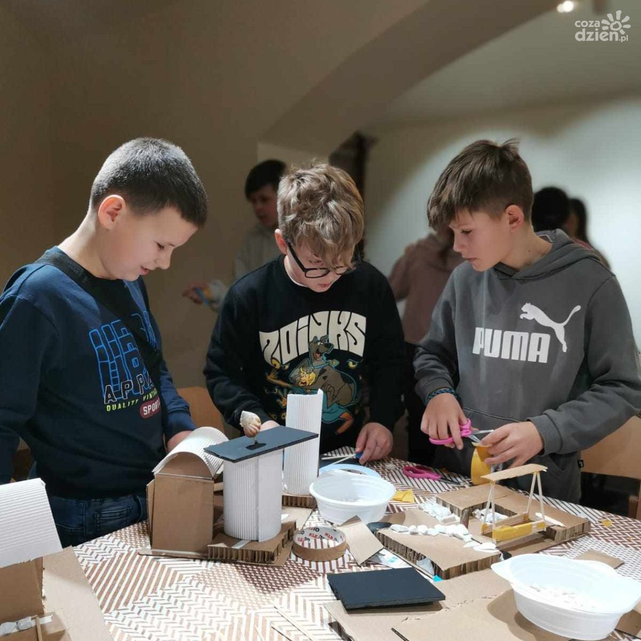 Warsztaty ceramiczne w ostrowieckim muzeum w Częstocicach  