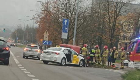 Zderzenie dwóch samochodów na ul. Grunwaldzkiej – dwie osoby ranne