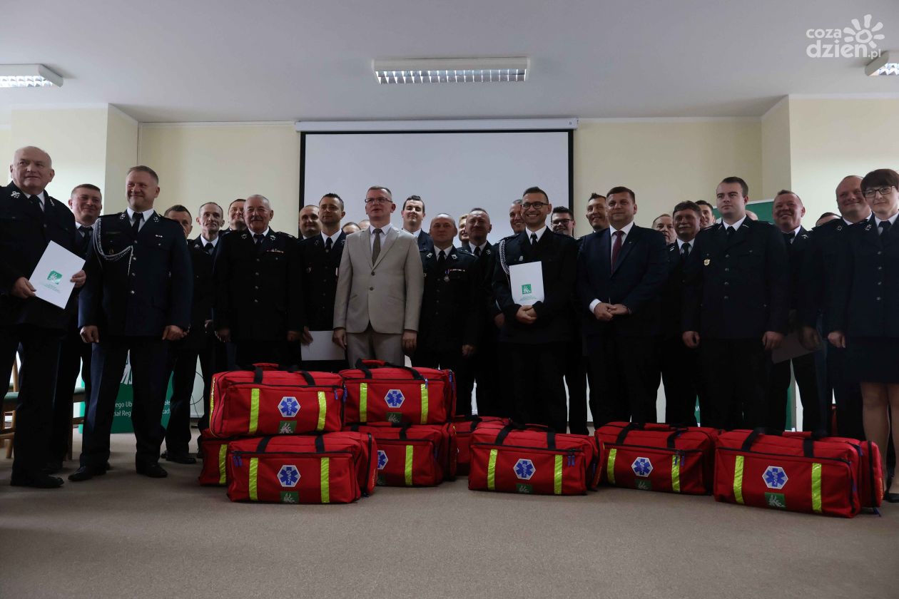 13 jednostek OSP otrzymało torby przedmedyczne od KRUS (2)