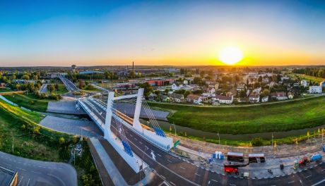 Jest nowy most na Kamiennej w Ostrowcu, będzie odnowiona pobliska kładka 