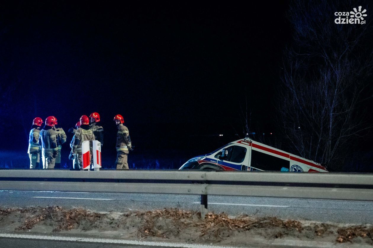 Tragiczny wypadek z udziałem karetki (zdjęcia)