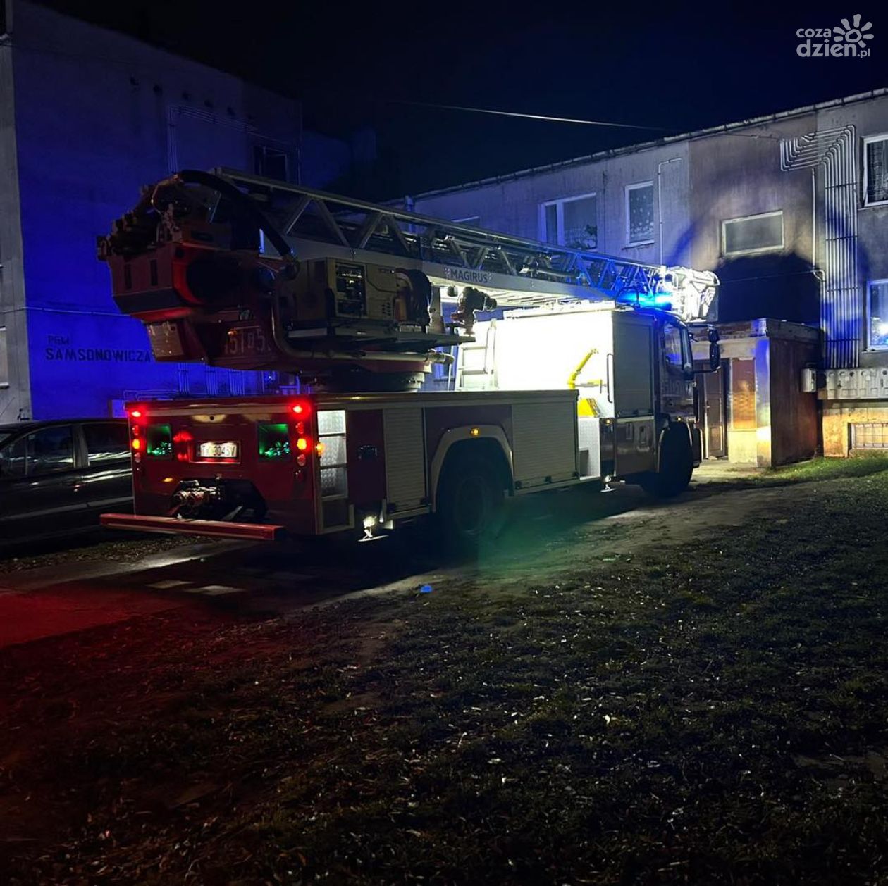 Nocny pożar w budynku mieszkalnym w Ostrowcu Świętokrzyskim