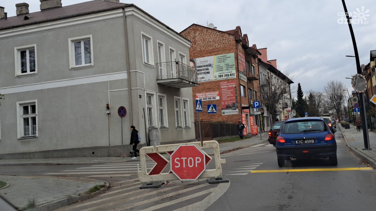 W śródmieściu Ostrowca znowu  prace drogowe 