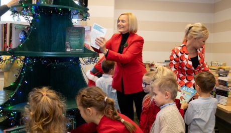 Książkowa Choinka – świąteczna magia, która łączy pokolenia