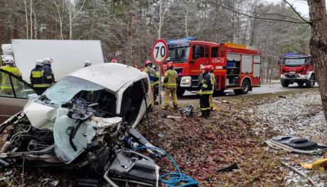 Śmiertelny wypadek w Rzepinie. Osobówka zderzyła się czołowo z samochodem ciężarowym