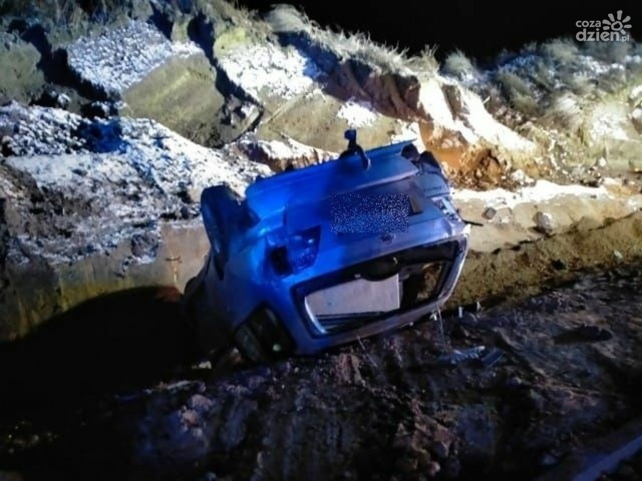 Tragiczny wypadek w Czernikowie Opatowskim: 16-latek nie żyje, dwie nastolatki w szpitalu