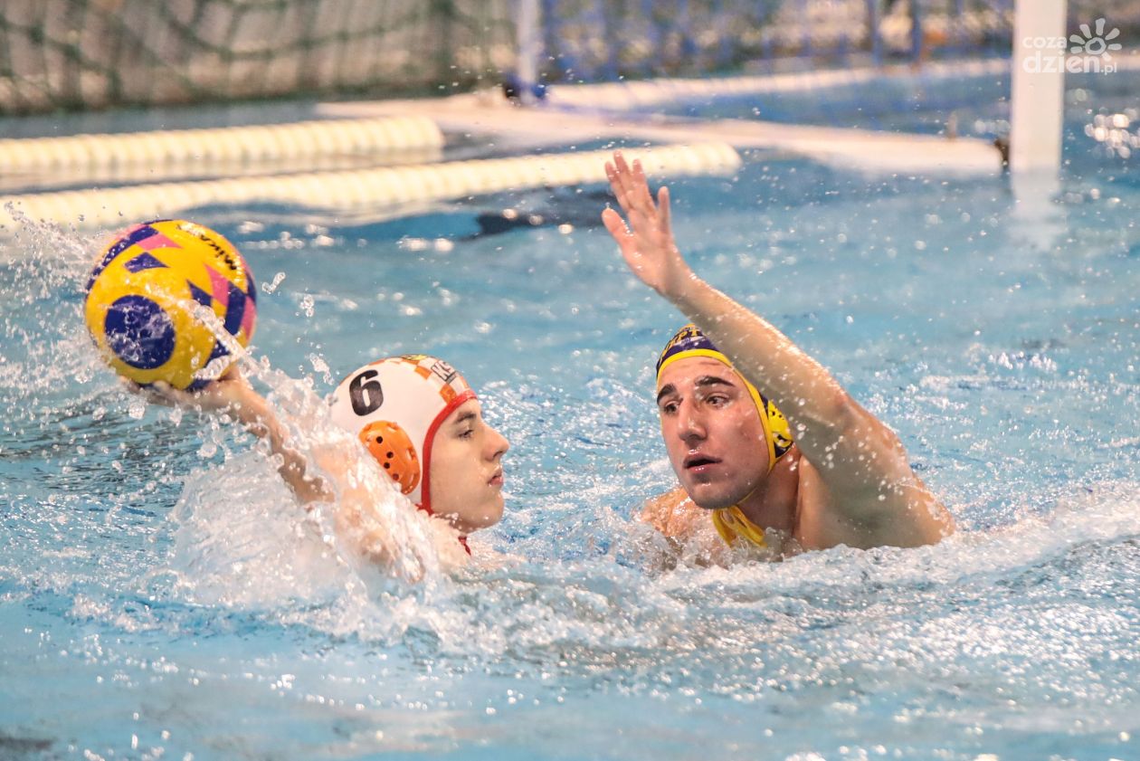 Waterpoliści KSZO bez wygranej na własnej pływalni