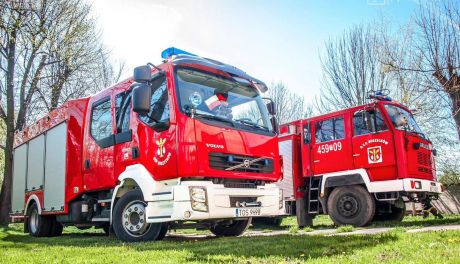 Nowe wozy bojowe dla strażaków z powiatu ostrowieckiego 