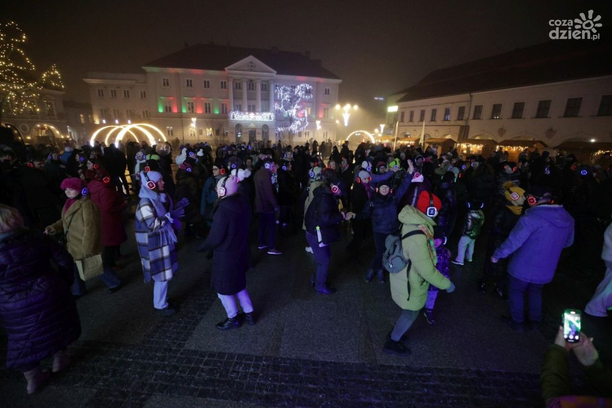 Tłumy na Rynku, wspaniała taneczna impreza Silent Disco!