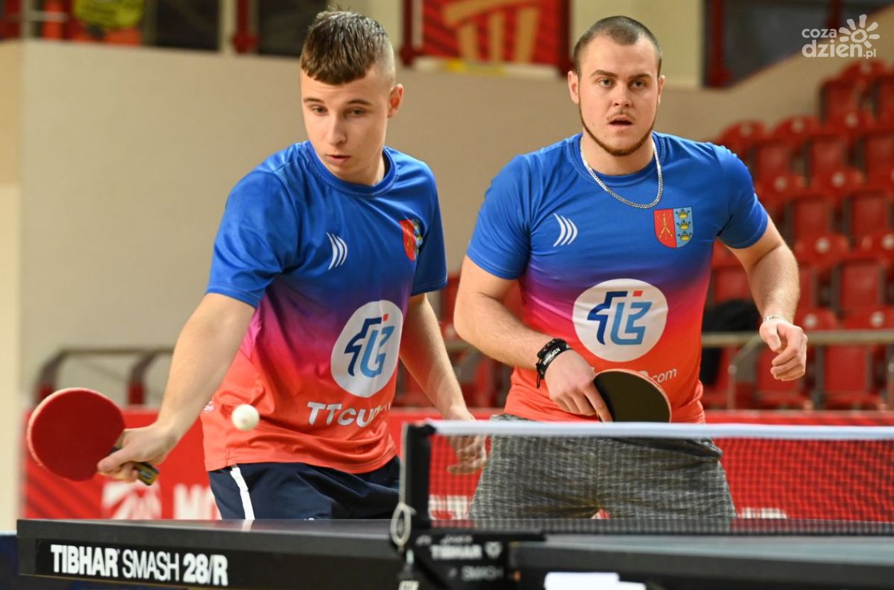 Puchar dla najlepszego tenisowego debla pojechał do Suchedniowa
