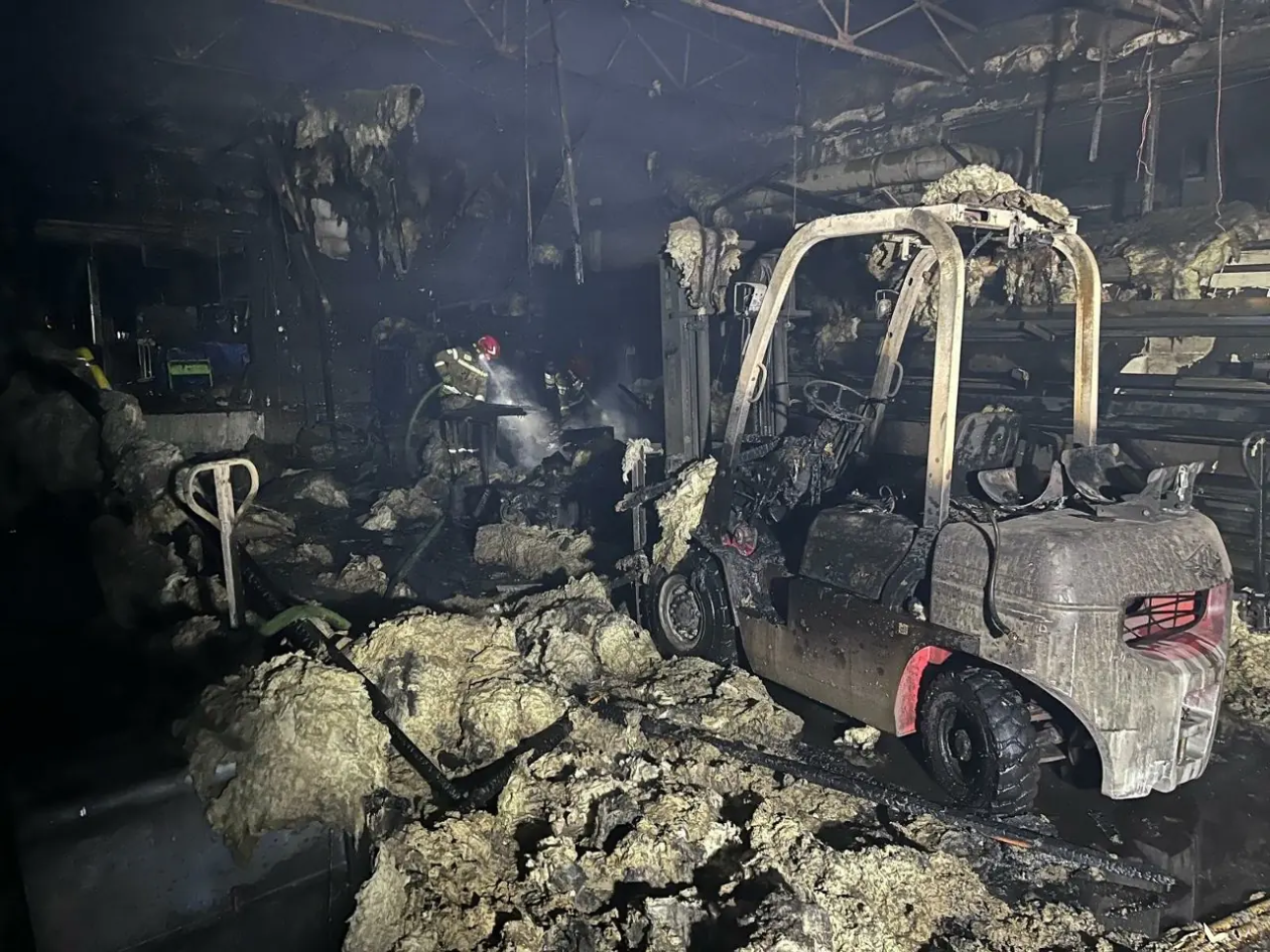 Pożar hali fabrycznej w Końskich