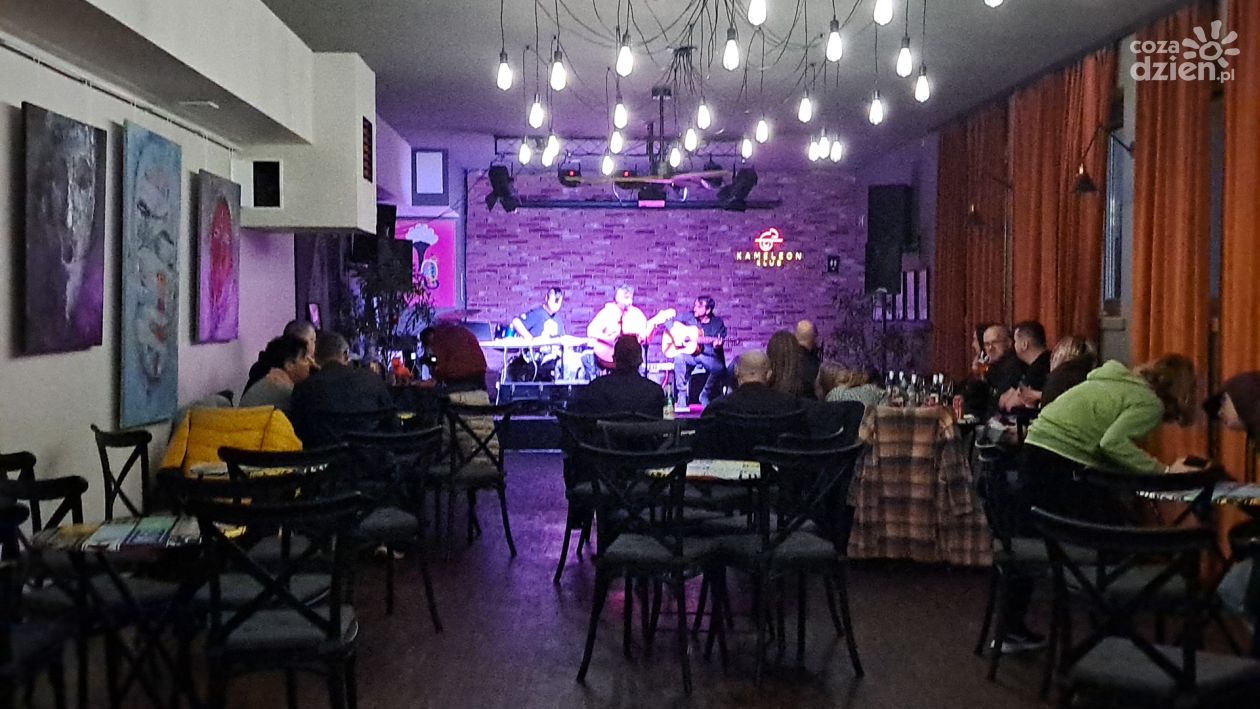 Grają i licytują w ostrowieckim klubie 