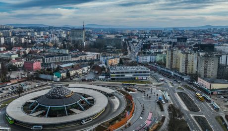 Linie 7 i 10 zatrzymają się na przystanku Czarnowska Dworzec Autobusowy