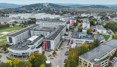 Nowy blok operacyjny powstanie przy Szpitalu Wojewódzkim. Placówka informuje o zmianach w organizacji ruchu na jej terenie