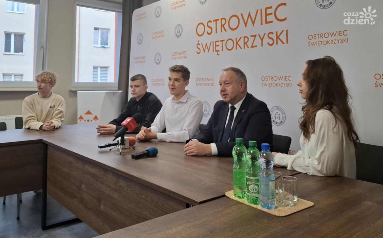 Młodzieżowa Rada Miasta Ostrowca Św. na półmetku