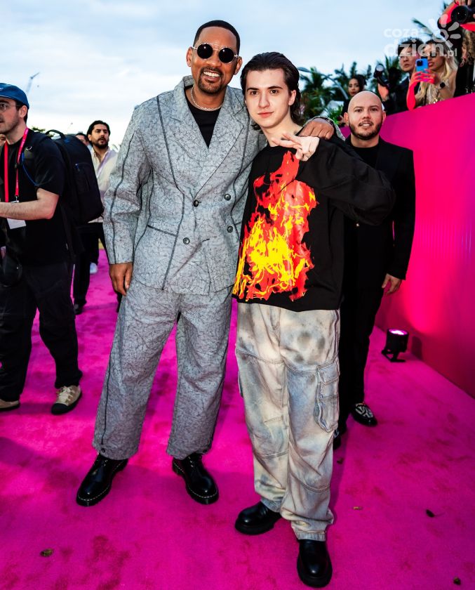 Gitarzysta z Kielc nie przestaje zachwycać. Nagrał piosenkę z amerykańską gwiazdą filmową.