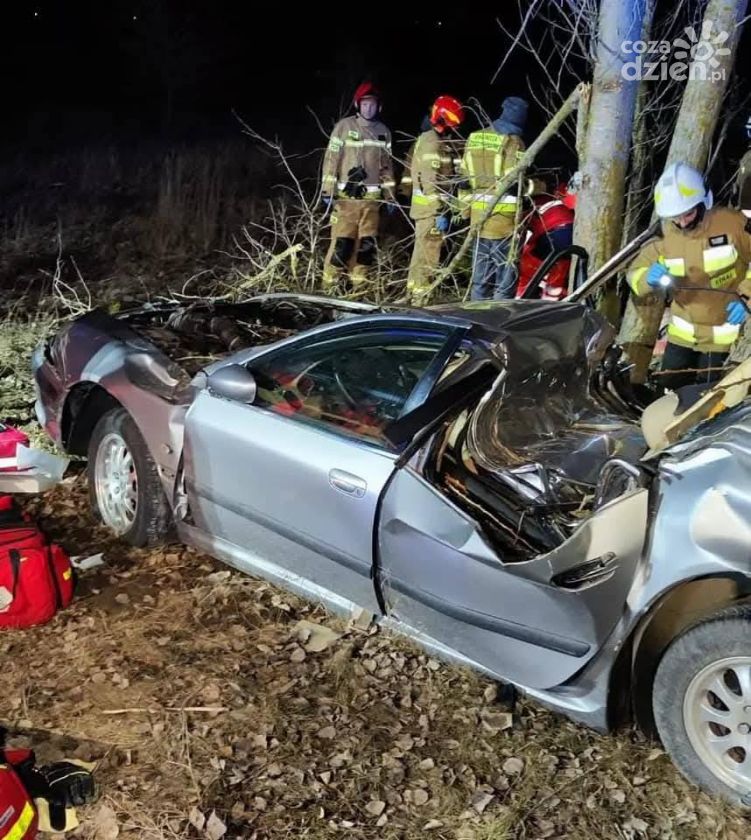 Tragedia w Obicach na drodze wojewódzkiej nr 766. Nie żyją dwie osoby