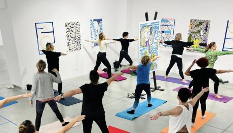 Joga przy sufickiej muzyce   w ostrowieckiej galerii sztuki  