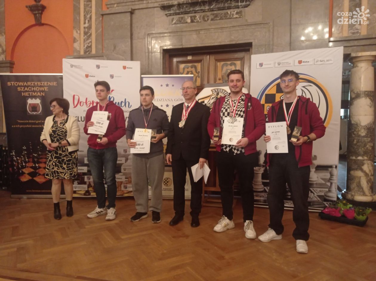 Szachiści z ostrowieckiego 