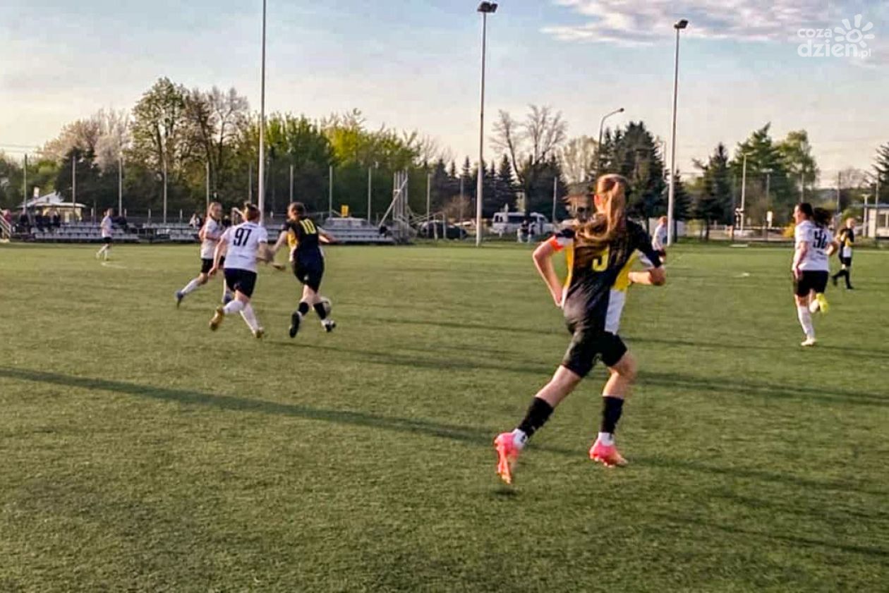 Piłkarki KSZO umocniły się na pozycji lidera
