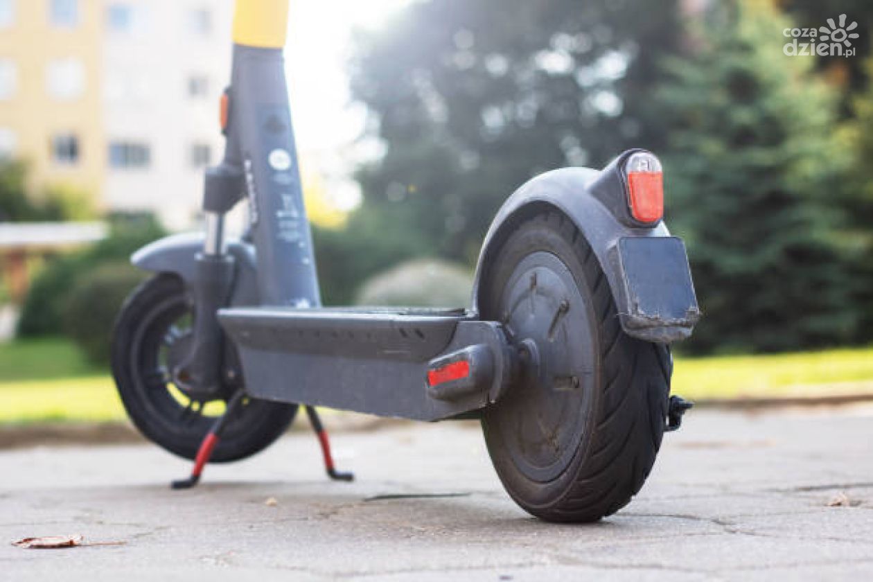 Hulajnoga, alkohol i szpital – niebezpieczny finał jazdy 14-latków na Pułankach